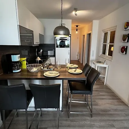 Holiday Apartment With 2 Bedrooms * 쿡스하펜