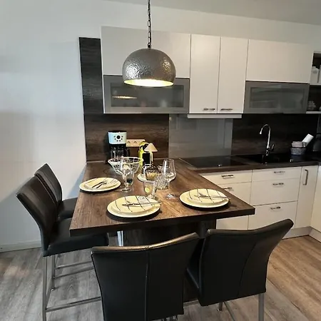 Holiday Apartment With 2 Bedrooms 펜션 쿡스하펜