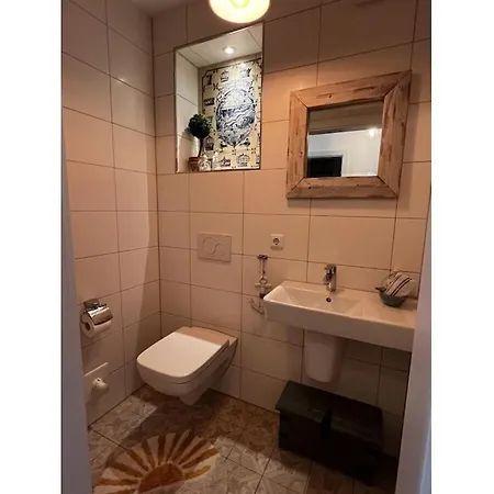 Holiday Apartment With 2 Bedrooms *